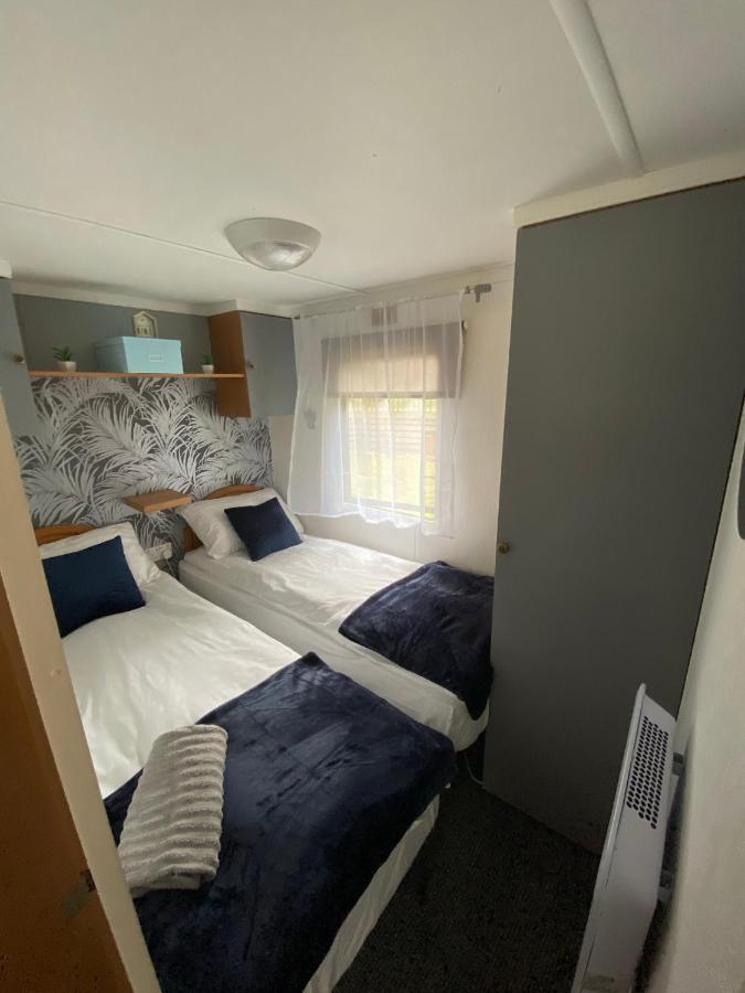Unique Caravan With Outdoor Space Ballantrae Exterior foto