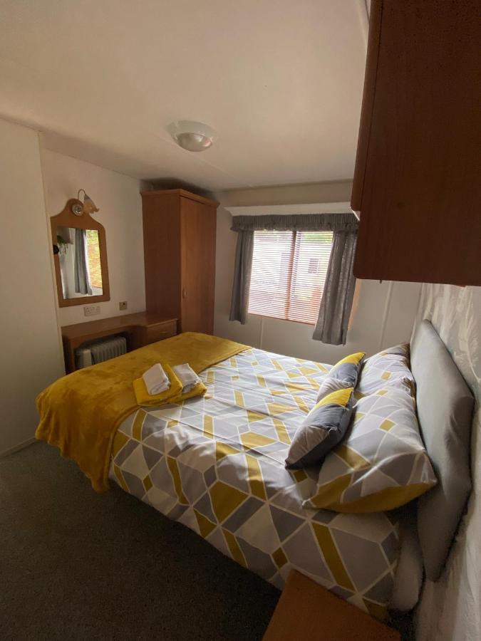 Unique Caravan With Outdoor Space Ballantrae Exterior foto