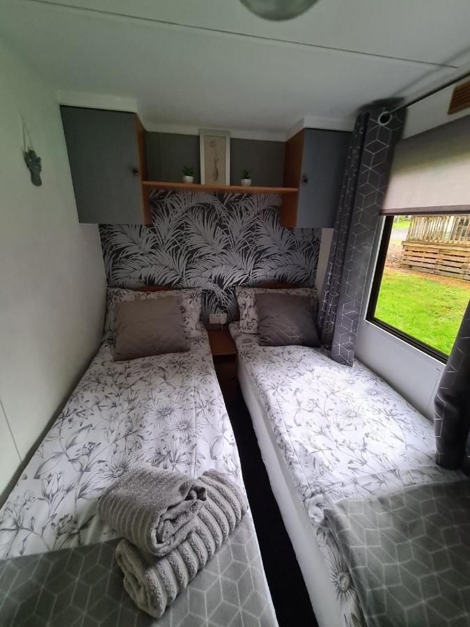 Unique Caravan With Outdoor Space Ballantrae Exterior foto