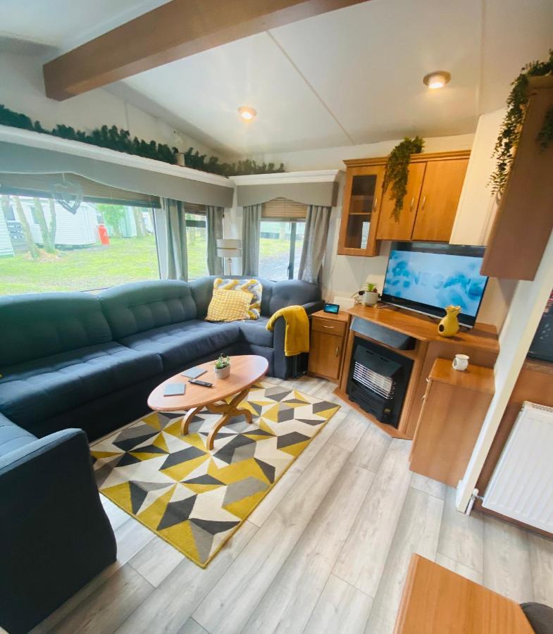 Unique Caravan With Outdoor Space Ballantrae Exterior foto