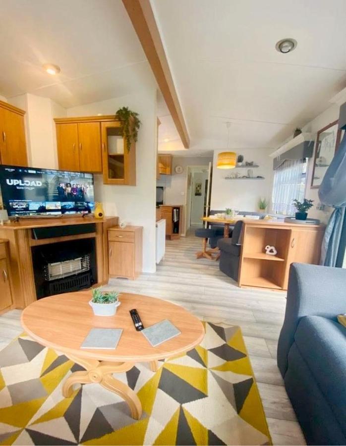 Unique Caravan With Outdoor Space Ballantrae Exterior foto